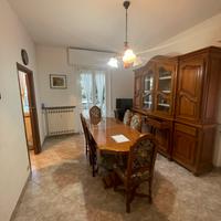 Vetrina/credenza in legno - stile classico