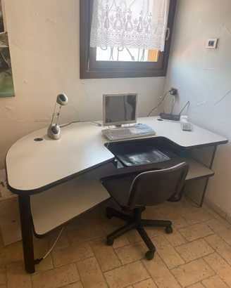Ufficio completo: scrivania 180x80, armadio, casse