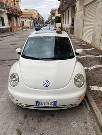 Maggiolone Volkswagen New Beetle anno 2000