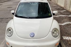 Maggiolone Volkswagen New Beetle anno 2000