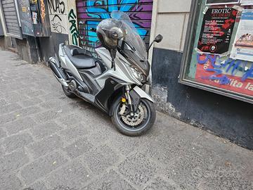 Kymco AK 550 - 2017 benelli trk 502x