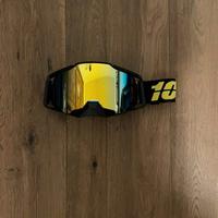 Maschera armega 100%  nera e gialla