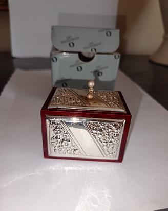 Scatola in legno e argento