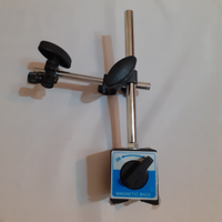 Comparatore centesimale e base magnetica