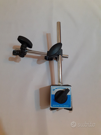 Comparatore centesimale e base magnetica