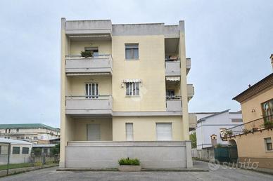 2 LOCALI A GIULIANOVA