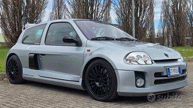 Renault Clio 3.0 V6 24V cat 3 porte Sport