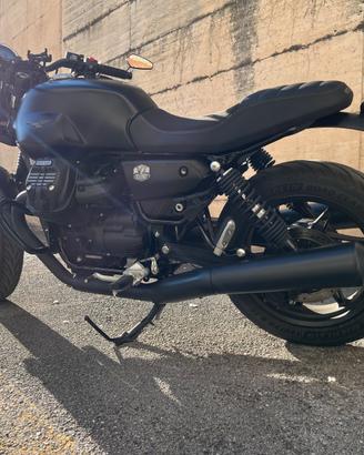 Moto Guzzi V7 Stone 850  2023 Accessoriata