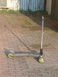 Monopattino a tre ruote 