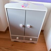 Gioco armadio delle bambole in legno