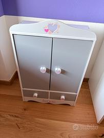 Gioco armadio delle bambole in legno