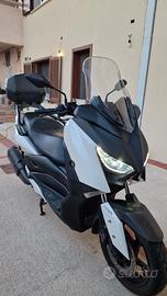 YAMAHA XMAX 300