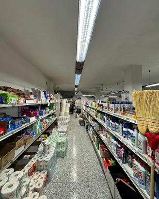 NEGOZIO A MONTELLO