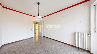 TRILOCALE LIBERO SUBITO DA RISTRUTTURARE