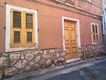 Casa campidanese con posto auto e giardino