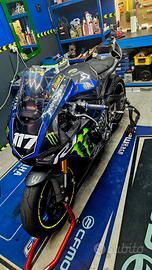 YAMAHA R1 2015