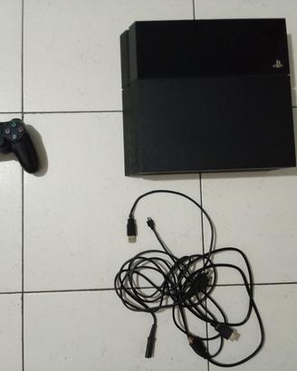 PlayStation 4 in buone condizioni più un joystick 