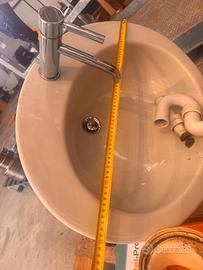 Lavandino e miscelatore