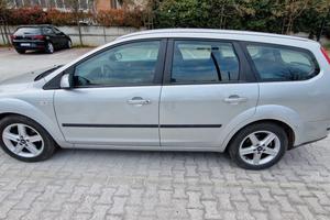 Ford focus 1600 benzina con impianto gas