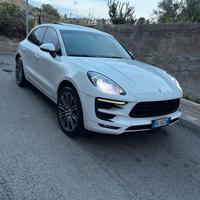 Porsche Macan total white