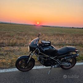 Ducati Monster M900 