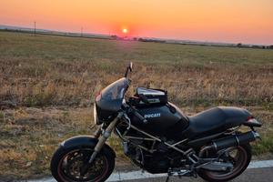 Ducati Monster M900 