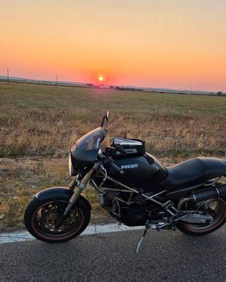 Ducati Monster M900 