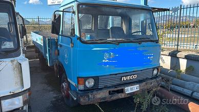 Iveco 79.13 con gru