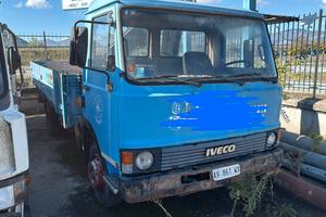 Iveco 79.13 con gru