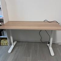 Scrivania Ikea BEKANT