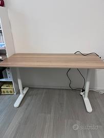 Scrivania Ikea BEKANT
