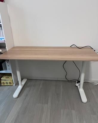 Scrivania Ikea BEKANT