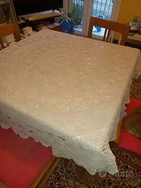 copritavolo rotondo in pizzo colore beige