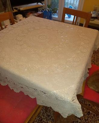 copritavolo rotondo in pizzo colore beige