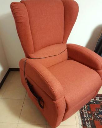 Poltrona relax elettrica con sistema alzapersona e