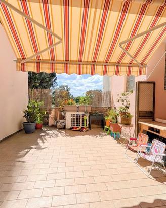 Ampia terrazza a livello, cantina e p.auto