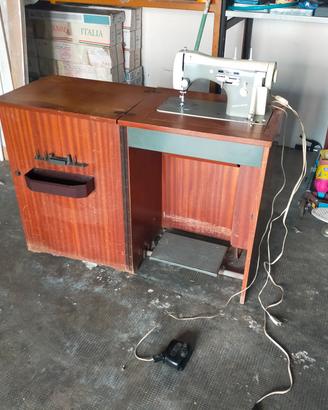 Macchina da cucire Necchi con mobile - vintage 