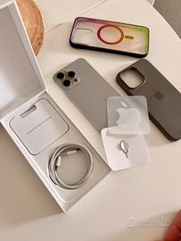 Iphone 15 Pro Max da 256 Gb con accessori
