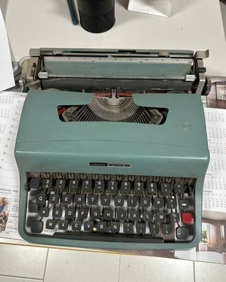 Macchina da scrivere Olivetti Lettera 32