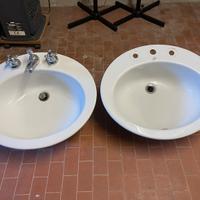 Due lavandini da bagno