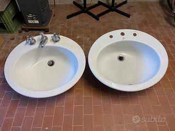 Due lavandini da bagno