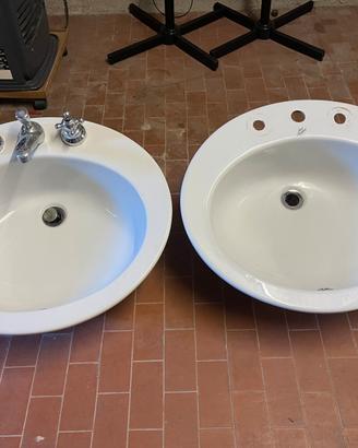 Due lavandini da bagno