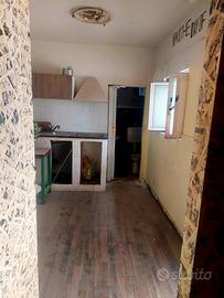 Locale deposito con bagno