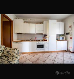 Cucina completa di elettrodomestici