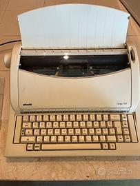 Macchina da scrivere Olivetti, funzionante