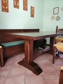 Tavolo con sedie e sgabelli legno massello