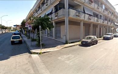 Locale commerciale in via ad alto scorrimento