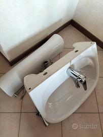 Lavabo a colonna con rubinetto