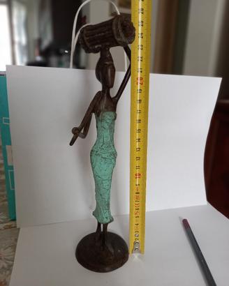 piccolo bronzo corpo di donna 