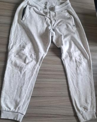 pantaloni grigi tuta